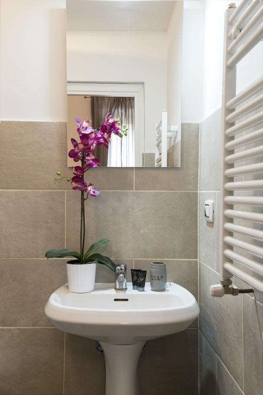 Charm Of Rome Bed & Breakfast Bagian luar foto